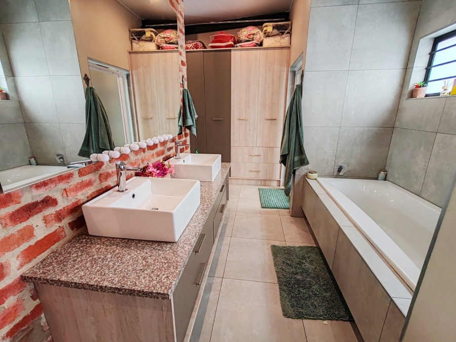 3 Bedroom Property for Sale in Baillie Park North West